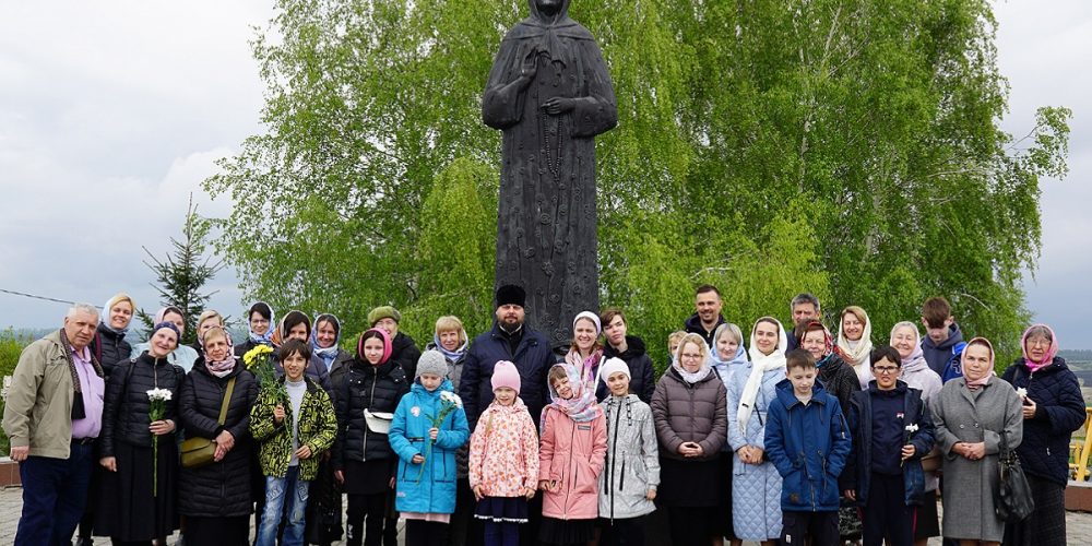 Воспитанники воскресной школы храма святого праведного Симеона Верхотурского в Марьине совершили паломническую поездку на родину блаженной Матроны Московской