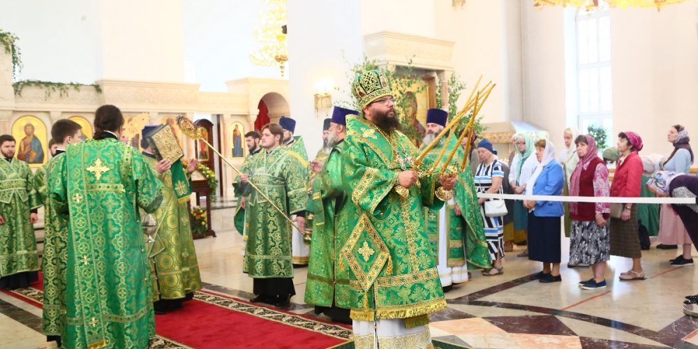 Управляющий Юго-Восточным викариатством возглавил престольные торжества в храме святого праведного Иоанна Кронштадтского в Жулебине