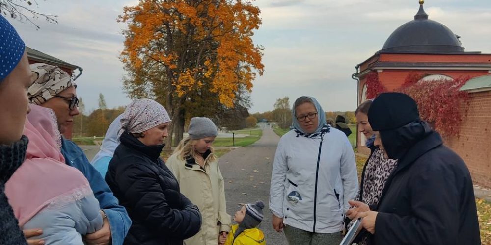 Прихожане храма Живоначальной Троицы в Карачарове совершили паломническую поездку в Спасо-Бородинский женский монастырь