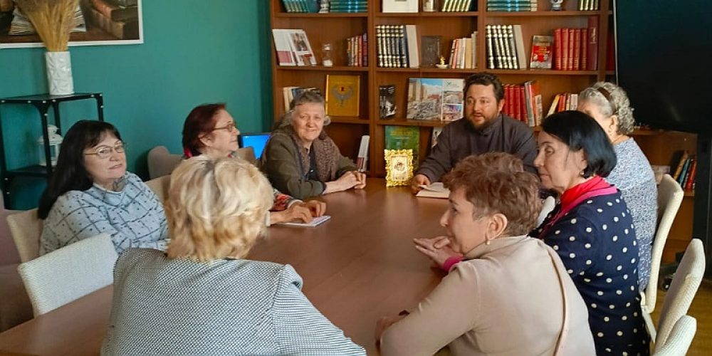 Состоялась миссионерская встреча в Центре московского долголетия «Марьино» с клириком храма иконы Божией Матери «Утоли моя печали» в Марьине