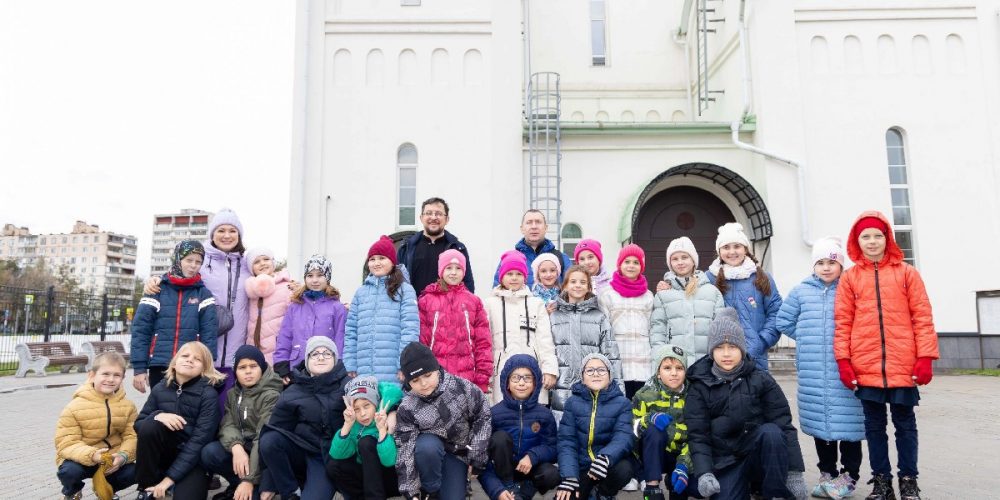 В храме святого благоверного князя Андрея Боголюбского на Волжском проходят экскурсии для младших школьников