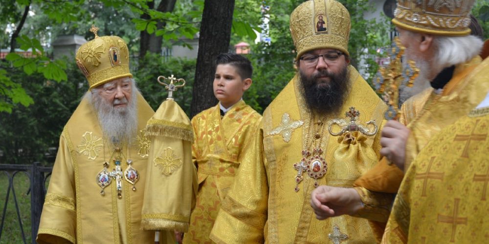 Торжества в день престольного праздника прошли в храме святых апостолов Петра и Павла в Лефортове