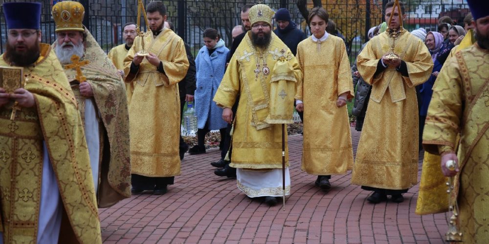 Управляющий Юго-Восточным викариатством совершил Божественную литургию в храме святителя Димитрия Ростовского на Рязанке в день престольного праздника