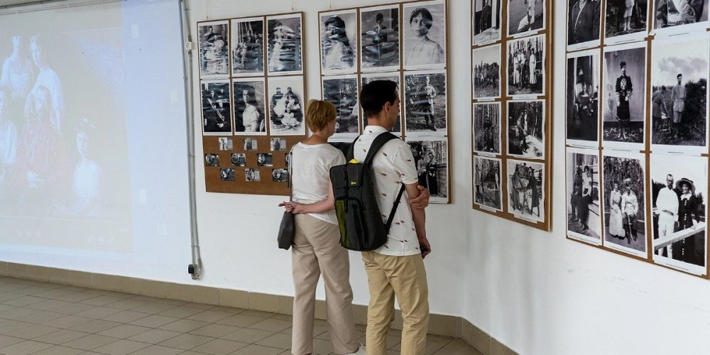 Экскурсия по выставке исторических фотографий проведена в храме Покрова Пресвятой Богородицы на Люберецких полях